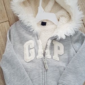 Gap sweater
